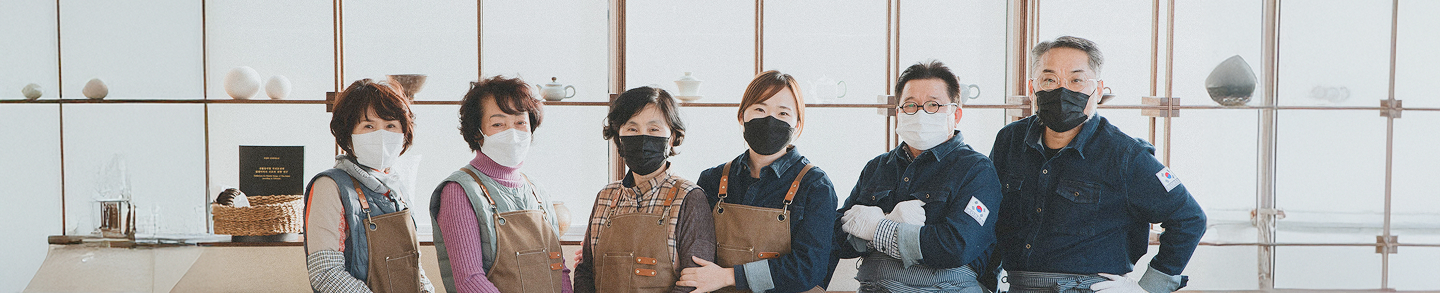 시니어 직원들과 함께